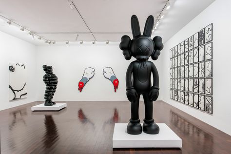 Aranda\Lasch KAWS Exhibition Design for Yuz Museum in Shanghai, China #KAWS Hypebeast Art, Kaws Wallpaper, Street Artists, Banksy, Exhibition Design, Ceramic Sculpture, Art Toy, Installation Art, Shanghai