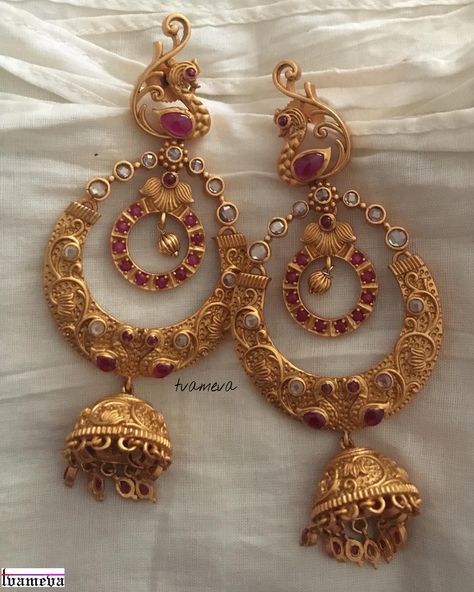 21 Best Wedding Earring Designs For Brides! • South India Jewels Gold Wedding Earrings, Small Earrings Gold, Earrings For Bride, Gold Jhumka, Gold Jhumka Earrings, Box Crafts, Indian Jewelry Earrings, Gold Jewelry Outfits, Choker Necklace Designs