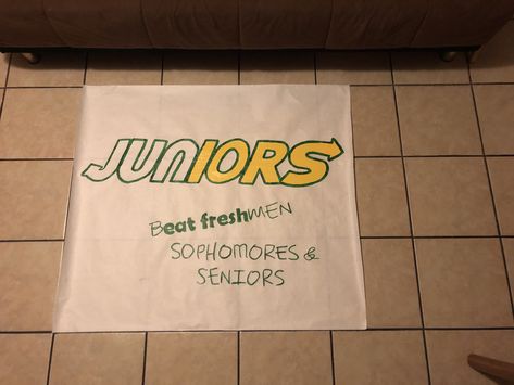 Homecoming Junior Year, Junior Year Pep Rally Signs, Junior Year Posters Pep Rally, Club Rush Poster Ideas, Class Of 2027 Poster Ideas, Junior Class Signs Pep Rally, Junior Class Signs, Sophomore Poster Ideas, Junior Poster Ideas