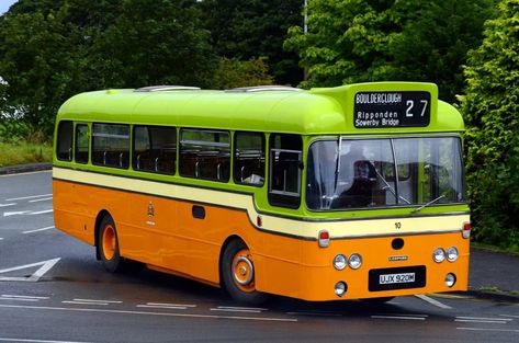 Glasgow Subway, Retro Bus, Bus Conversions, Bus Art, City Bus, Glasgow City, Buses And Trains, Bus Conversion, Classic Motors