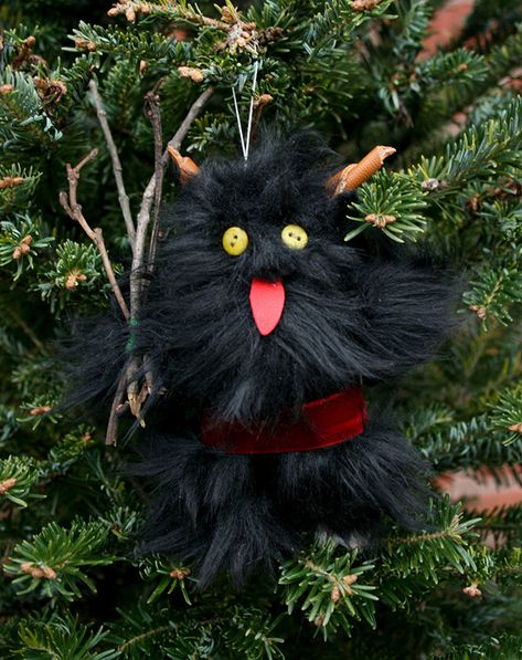 Scary Christmas, Retro Christmas Decorations, Pagan Crafts, Velvet Belt, Creepy Christmas, Dark Christmas, Weird Gifts, Eyes Brown, Button Eyes