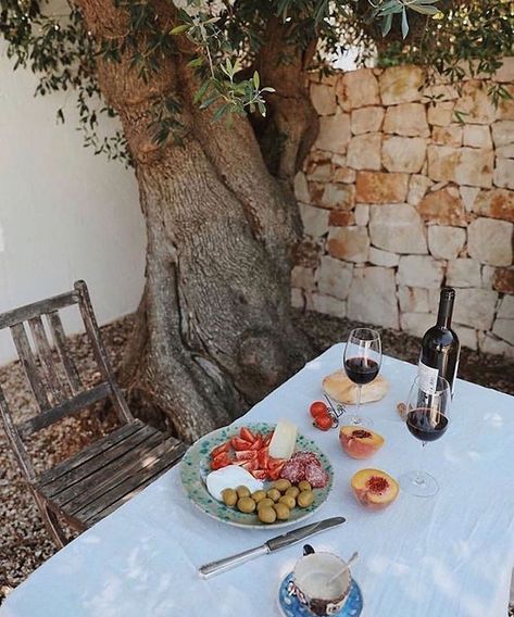 a   f l o w e r   s t u d i o on Instagram: “how I’ll be spending my quarantine birthday / rg @heaceramics” Emily Yates, Bread Cheese, Italian Life, Ivy House, Light Snacks, Wine Food, Summer Wines, Europe Summer, Italian Summer