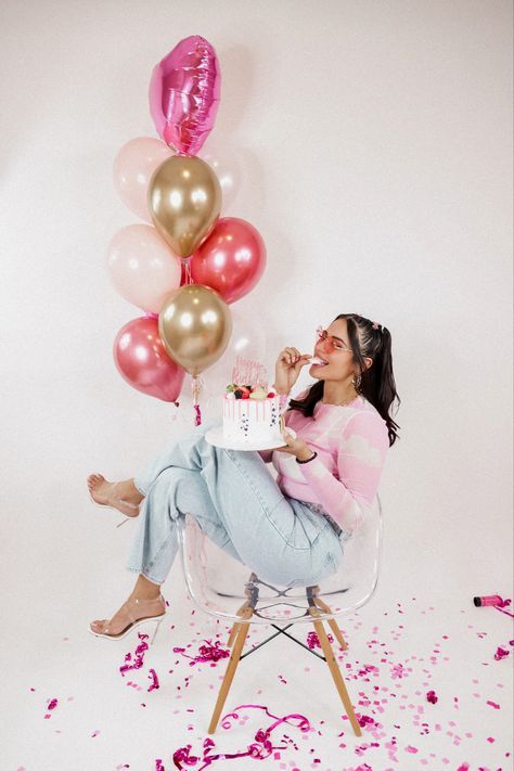 Cute Indoor Photoshoot Ideas, Women’s Birthday Photo Shoot, Photoshoot Themes Birthday, Womens Birthday Photoshoot, Birthday Woman Photoshoot, Birthday Shoot Poses For Women, My Birthday Photo Ideas, Birthday Session Woman, December Birthday Photoshoot Ideas