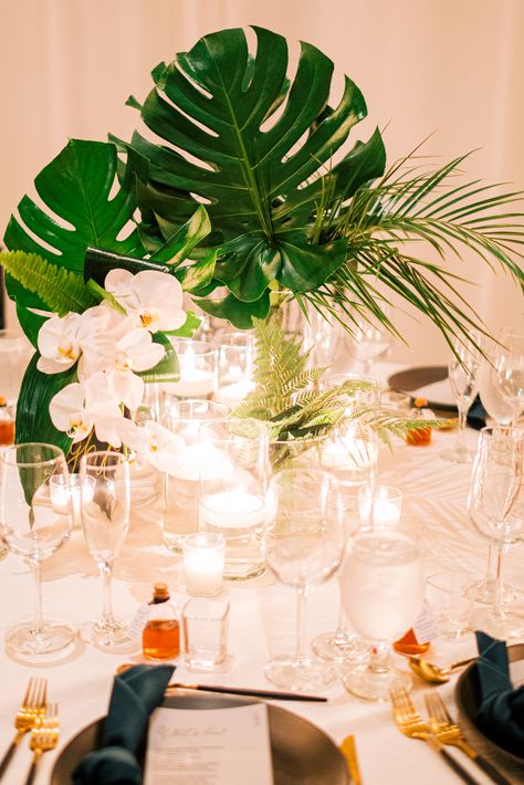 Simple and elegant tropical wedding centerpiece  #weddingdecor #tropicalwedding #miamiflorist #miamiwedding #weddingday #realwedding #tropicalfloweres Breakers Wedding, Tropical Wedding Centerpieces, Breakers Palm Beach, Tropical Wedding Theme, Tropical Wedding Decor, Palm Wedding, Fiesta Tropical, Destin Florida Wedding, Palm Beach Wedding