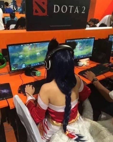 Liga Legend, Ahri Lol, Champions League Of Legends, Funny Gaming Memes, League Memes, Ahri League, Elvira Mistress Of The Dark, League Of Legends Game, Pinterest Memes