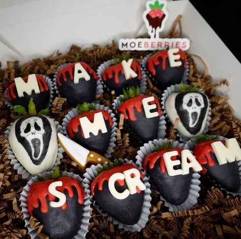 "Make me scream" Halloween theme treats Nut In Me Strawberries, Halloween Strawberries, Halloween Chocolate Covered Strawberries, Moon Drawings, Funny Flirty Quotes, Scream Halloween, Sun And Moon Drawings, Halloween Chocolate, Me And Bae