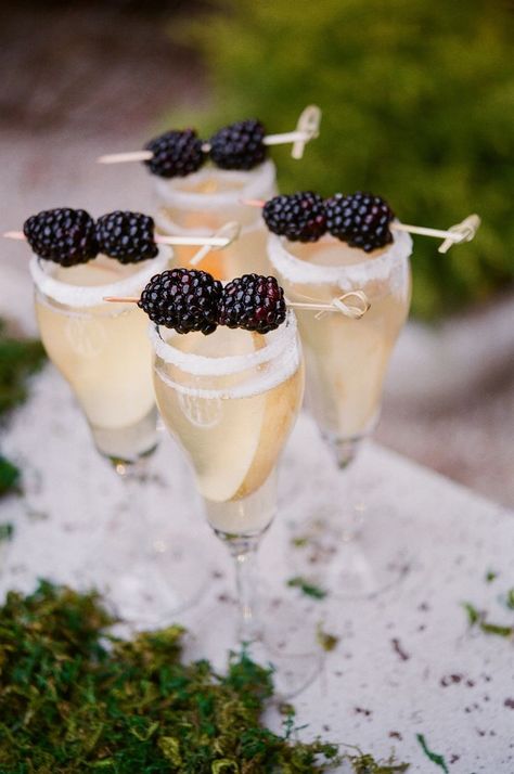 Blackberry champagne cocktails with sugared rims. We love this idea! It's great for NYE or any special occasion. Wedding Signature Drinks, Bridal Shower Food, Champagne Cocktail, Shower Food, Wedding Drink, Wedding Inspiration Fall, Delicious Cocktails, Signature Drinks, Wedding Cocktails