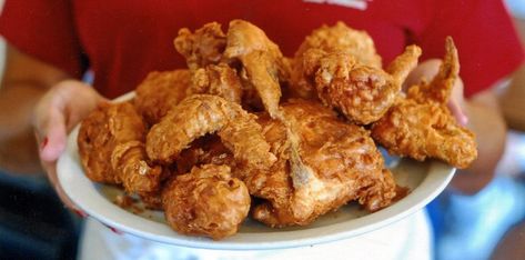 New Orleans’ Legendary Fried Chicken Joints New Orleans Chicken, Pickle Juice Uses, Popeyes Louisiana Kitchen, Scottish House, Willie Mays, Cajun Recipes, Food Places, House Restaurant, Cooking Art