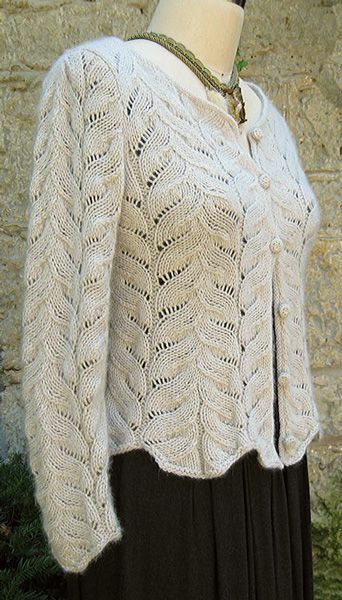 Sweater knitting pattern. Possibly with a ribbed edge to make it neater? Knitting Tops, Knitted Cardigans, Sweater Knitting Pattern, Lace Knitting Patterns, Knitting Sweaters, Pattern Store, Online Pattern, Knit Sweaters, Sweater Knitting Patterns