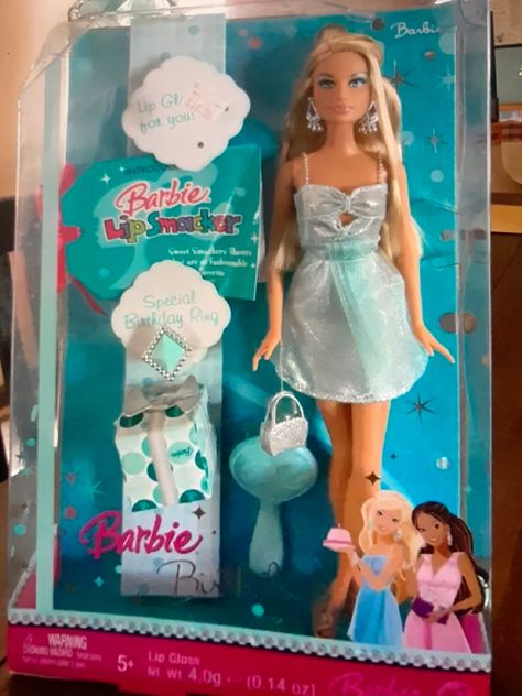 Rare doll, ice blue slilver dress with cut out in the middle, beautiful blue eyes with sliver shadow, frosted pink closed lip, silver wedge heels, small silver bag and dangle silver earings, blonde hair with side bangs Blonde Hair With Side Bangs, Rare Barbies, 2000s Moodboard, Hair With Side Bangs, Barbie Bath, Silver Wedge Heels, 2000s Barbie, 2000 Barbie, Barbie Top