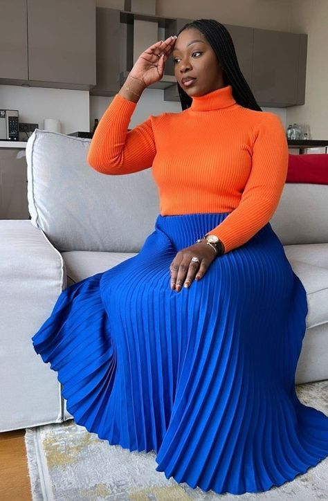 Light Blue And Navy Blue Outfit, Royal Blue Maxi Skirt Outfit, Royal Blue Skirt Outfit Ideas, Maxi Pleated Skirt Outfit, Blue Skirt Outfit, Blue Pleated Skirt Outfit, Royal Blue Skirts, Blue Skirt Outfits, Black Skirt Outfits