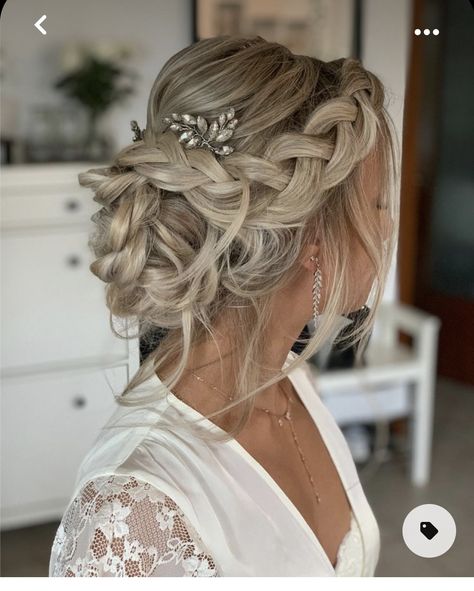 Bridal Hairstyles Updo, Bride Hairstyles Updo, Bridemaids Hairstyles, The Right Hairstyles, Braided Updos, Halo Braids, Messy Hair Updo, Wedding Hair Up, Mother Of The Bride Hair