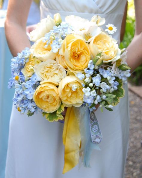 Blue green yellow | http://www.fabmood.com/blue-green-yellow-wedding-palette/ Periwinkle Blue Wedding, Garden Roses Wedding, Yellow Wedding Colors, Yellow Wedding Bouquet, Yellow And Blue Flowers, Wedding Flower Guide, Bridal Bouquet Blue, Yellow Bouquets, Yellow Wedding Flowers