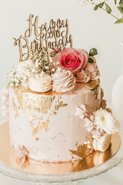 Happy Birthday Torte, 18th Birthday Cake For Girls, Golden Birthday Cakes, 22nd Birthday Cakes, 14th Birthday Cakes, 17 Birthday Cake, 25th Birthday Cakes, Cake With Flowers, Pinterest Cake