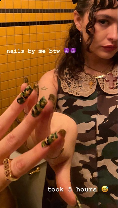 Enya Umanzor, Nail Piercing, Bella Hadid Outfits, Short Nails, Her Style, Pretty Nails, Mom And Dad, Nail Inspo, Hair And Nails