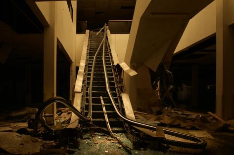 Abandoned Shopping Center Photos | POPSUGAR Smart Living Abandoned Mall, Abandoned Malls, Dead Malls, Haunting Photos, Slenderman, Shop Fronts, Kansas City Missouri, Smart Living, Ghost Town