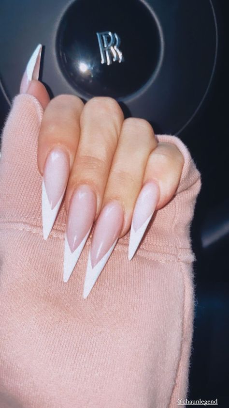 Khloe Kardashian Nails, Kardashian Nails, White Stiletto Nails, Acrylic Nails Stiletto, Stilleto Nails Designs, Khloé Kardashian, Stiletto Nails Designs, Nail Jewelry, Fire Nails