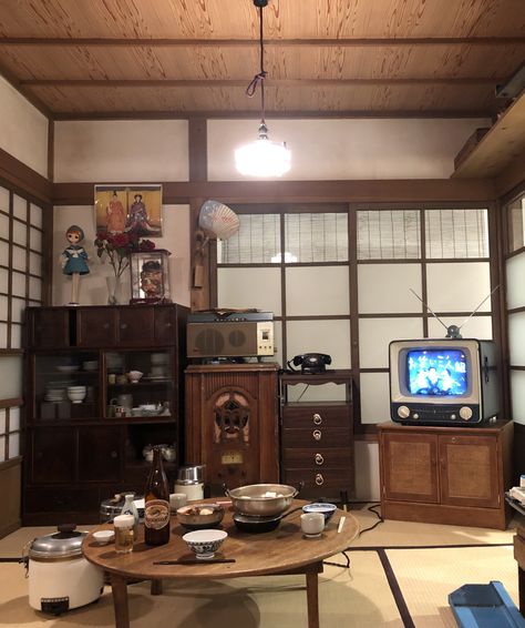 Messy Japanese Room, Old Japanese House Aesthetic, Vintage Japanese House, Japanese Home Interior Traditional, Poor Japanese Apartment, Old Japanese House Interior, 60s Apartment Aesthetic, Old Japanese Apartment, Japanese Apartment Aesthetic