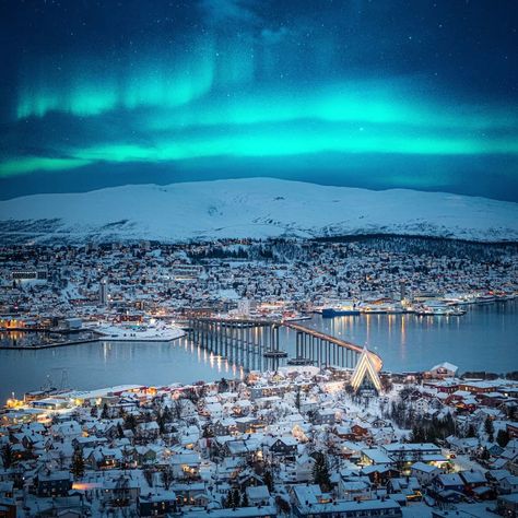 Falko Matte on Instagram: “#tromsolove #tromso #tromsø #visitnorge #Skandinavien #norway🇳🇴 #travelgram #instatravel #travelnorway #wanderlust #travelholic #winter…” Tromso Norway Winter, Norway Winter, Tromso Norway, Tromso, Christmas Travel, Travel List, Winter Landscape, Travel Aesthetic, Travel Bucket List