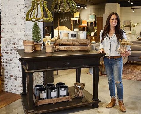 Joanna Gaines Favorite Paint Colors, Joanna Gaines Paint Colors, Fixer Upper Joanna, Joanna Gaines Paint, Magnolia Homes Paint, Magnolia Fixer Upper, Fixer Upper Joanna Gaines, Magnolia Paint, Joanna Gaines Style