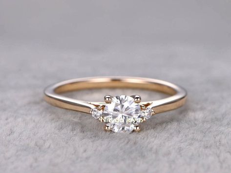 Yellow Gold Diamond Engagement Ring, Yellow Engagement Rings, Gorgeous Rings, Engagement Ring Rose Gold, Simple Engagement Rings, Dream Engagement Rings, Dream Engagement, Stone Engagement Rings, Ring Ideas