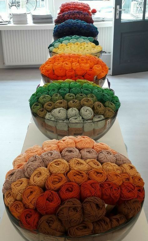 Craft Shop Ideas, Yarn Shop Ideas, Yarn Store Display Ideas, Yarn Display, Knitting Room, Balls Of Yarn, Yarn Organization, Yarn Storage, Yarn Inspiration