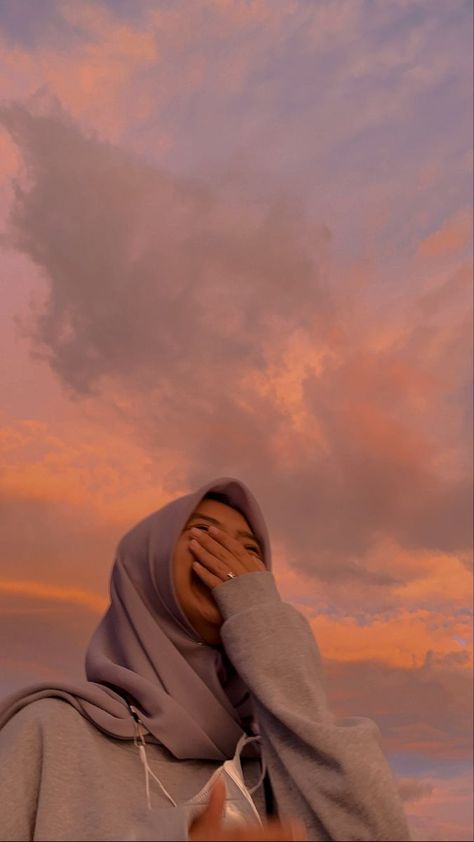 Hijab Queen, Hijab Photography, Aesthetic Hijab, Foto Aesthetic, Hijab Aesthetic, Hijabi Fashion Casual, Islamic Girl, Hijab Fashion Inspiration, Do Kyungsoo