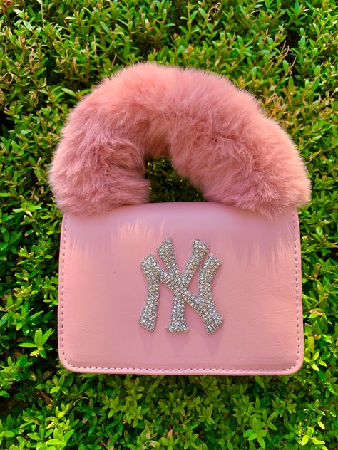 Mini handbag Ny Purse, Cute Pink Bag, Slytherin Clothes, Lv Crossbody Bag, Cute Mini Backpacks, Kawaii Bags, Luxury Bags Collection, Cute Nike Outfits, Girly Bags