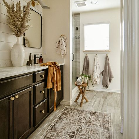 Bathroom Details, Persian Rug Designs, Black White Rug, Traditional Persian Rugs, Burgundy Rugs, Oxblood Red, Modern Style Homes, Persian Style Rug, Rug Stain