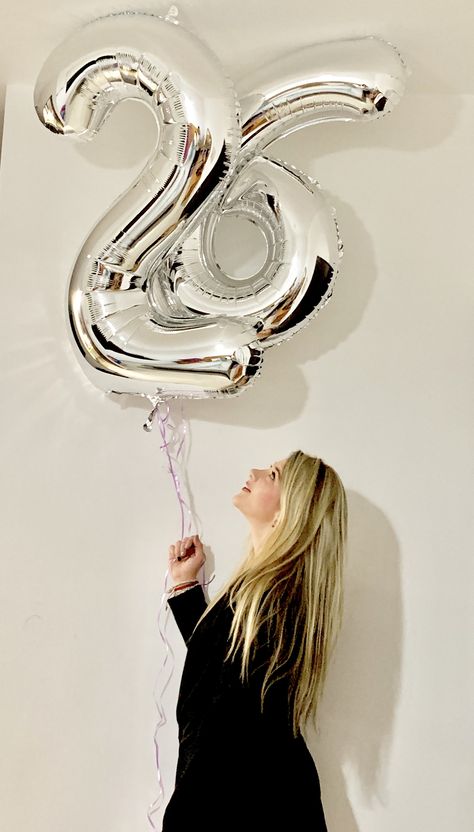 26 birthday balloon photo Birthday Balloon Poses, Birthday Balloon Photoshoot Ideas, 26 Birthday Balloons, Poses With Balloons Birthday Photos, Birthday Photoshoot Ideas Balloons, Birthday Balloon Photoshoot, 26 Birthday Photoshoot, 26th Birthday Photoshoot, Bday Poses