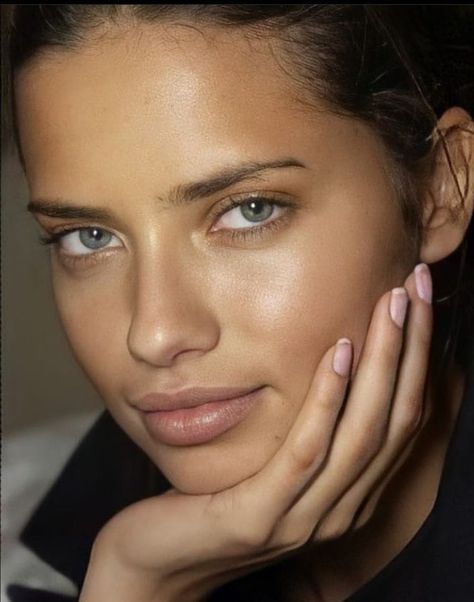 Adriana Lima Style, Adriana Lima Young, Straight Eyebrows, Sherilyn Fenn, Beauty Care Routine, Vogue Beauty, Bare Face, Model Inspo, Nose Job