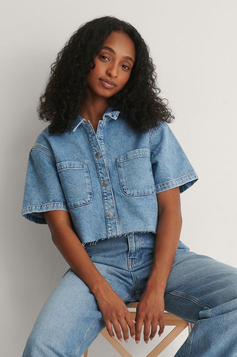 Denim Shirt Outfits, Jean Shirt Outfits, Denim Short Sleeve Shirt, Summer Work Dresses, Denim Shirt Outfit, Cropped Button Up Shirt, Short Sleeve Denim Shirt, Denim Jacket Outfit, Denim Crop Top