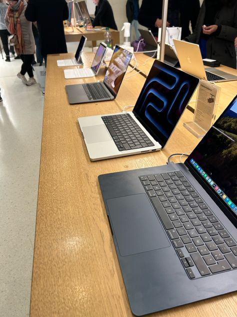 Macbooks air, apple store paris, apple store champs elysees, clean aesthetic, wishlist Apple Store Aesthetic, Discord Text, Text Rp, Aesthetic Wishlist, Aesthetic Tech, Max Aesthetic, Apple Aesthetic, Airpod Max, Apple Shop