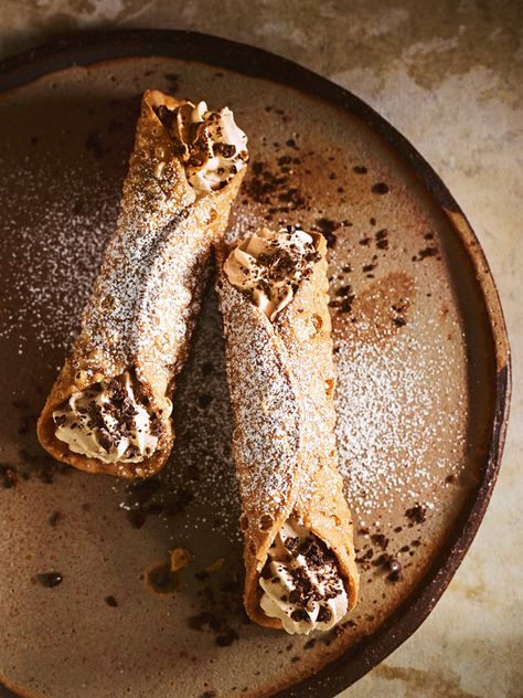 Tiramisu Cannoli, Cannoli Recipe, Whipped Ricotta, Donna Hay, Tiramisu Recipe, Easy Homemade Recipes, Cannoli, Cakepops, Beignets