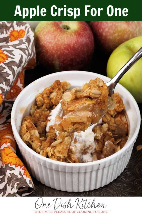 Apple Crisp For One, Mug Dessert Recipes, Single Serve Meals, One Dish Kitchen, Easy Meals For One, Easy Apple Crisp Recipe, Recipe For 1, Apple Crisp Easy, Apple Crisp Recipe