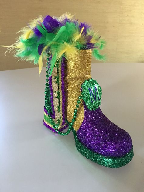 Mardi Gras Diy, Decorative Shoes, Mardi Grad, Mardi Gras Throws, Grass Decoration, Mardi Gras Float, New Orleans Party, Sunshine Committee, Muses Shoes