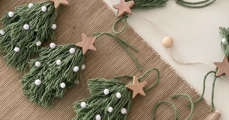 Christmas Decorating Hacks, Tassels Tutorials, Easy Christmas Decorations, Christmas Themes Decorations, Diy Christmas Decorations Easy, Crochet Clothes For Women, Christmas Ornament Pattern, Rustic Christmas Tree, Holiday Crafts Christmas