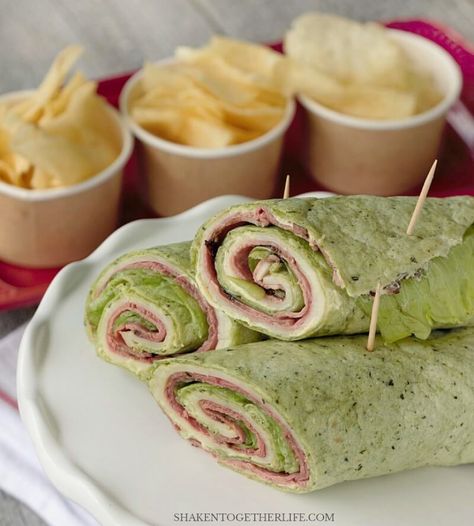 Spicy Roast Beef Wraps combine a spicy cream cheese spread with classic roast beef and provolone for a flavorful alternative to a sandwich! Serve as a meal or slice them for an easy appetizer! Roast Beef Pinwheels, Roast Beef Roll Ups, Roast Beef Wrap, Beef Roll Ups, Ham And Cheese Roll Ups, Strawberry Marshmallow, Classic Roast, Roast Beef Sandwich, Beef Wraps