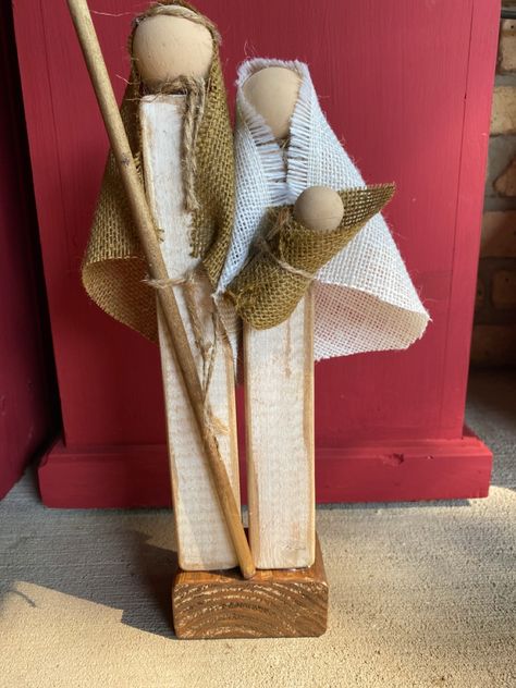 Clothes Pin Nativity, Wood Nativity Diy, Scrap Wood Nativity, Wood Block Nativity Diy, Simple Wood Nativity, Pallet Nativity, Wood Block Nativity, Christmas Diy Wood, Wooden Christmas Crafts