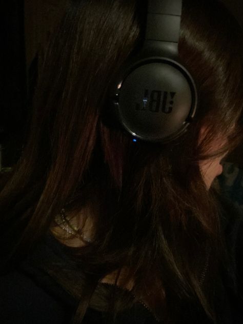 Jbl Headphones, Headphones Wireless, Barbie Life, Foto Ideas Instagram, Anime Stuff, Star Girl, Grunge Aesthetic, Dark Academia, Wireless Bluetooth