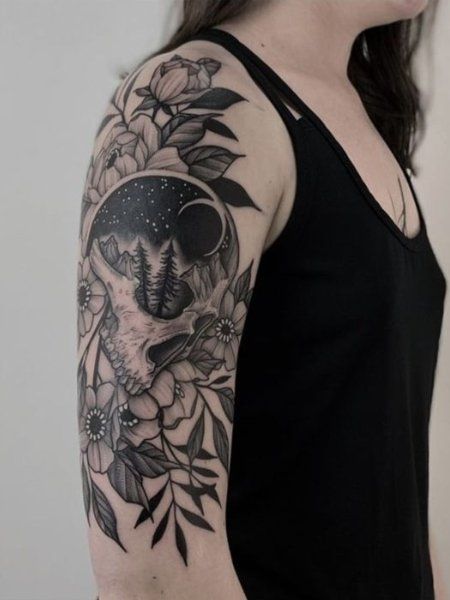 20 Unique Half Sleeve Tattoos for Women in 2021 - The Trend Spotter Big Tattoo Cover Up Ideas, Western Half Sleeve Tattoos For Women, Upper Half Sleeve Tattoos, Tattoos Arm Mann, Ballerina Tattoo, Personal Tattoos, Big Tattoos, Hamsa Hand Tattoo, Unique Half Sleeve Tattoos