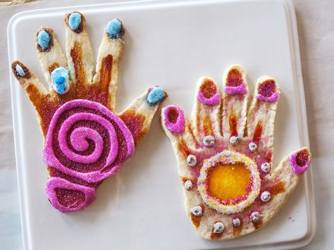 Hand Cookies Recipe : Ree Drummond : Food Network - FoodNetwork.com .....great for kids and sleepovers Hand Cookies, Recipes Kids Can Make, Pioneer Woman Recipes, Birthday Cakes For Women, Cakes For Women, Ree Drummond, Best Cookie Recipes, Fun Kids Food, Hand Shapes