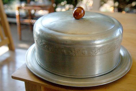 vintage covered cake plate Vintage Bundt Pan Decor, Vintage Metal Plate, Hand Pottery, Cake Plate With Dome, Lane Cake, Vintage Cake Pans, Antique Pewter Cake Stand, Cake Carriers, Pie Carrier