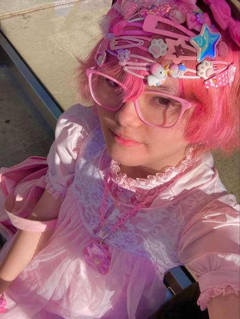 Candycore Makeup, Pink Clowncore Outfit, Decora Kei Aesthetic, Decora Kei Outfits, Pastel Clowncore, Decora Fashion Outfits, Decora Kei Fashion, Clowncore Outfit, Fairy Kei Aesthetic