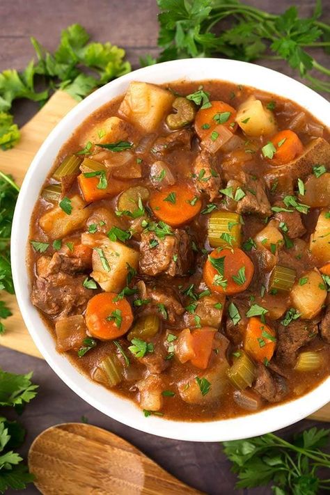 Classic Slow Cooker Beef Stew | Simply Happy Foodie Need Stew Crock Pot, Meal Alternatives, Stew Ideas, Frogmore Stew, Slow Cooker Beef Stew Easy, Slow Cooker Recipes Beef Stew, V8 Juice, Classic Beef Stew, Crockpot Recipes Beef Stew