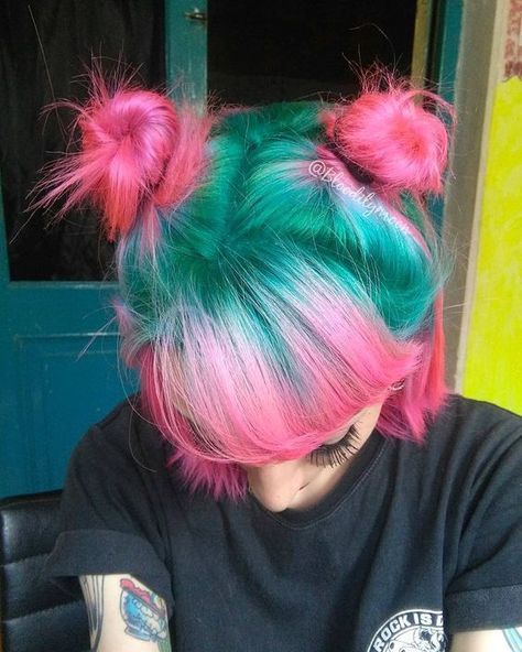 Indie Scene Hair, Dyed Hair Blue, Costume Noir, Turquoise Hair, Hair Ombre, Ombré Hair, Hair Color Pink, Trendy Hair Color, Short Hair Color