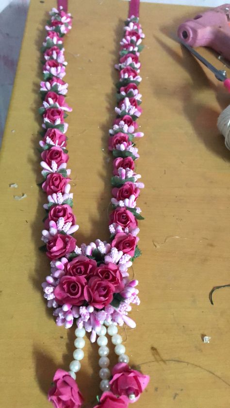 Ganpati Haar Flower, Flower Makhar For Ganpati, Flower Haar Mala For Ganpati, Mogra Flower Jewellery, Mogra Flower Jewellery For Haldi, Ganpati Decoration Theme, Flower Jewelry Diy, Flower Jewelry Designs, Wedding Flower Jewelry