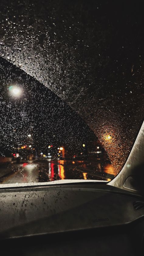 Nightdrive Aesthetic, Fashion Illustration Poses, Rain Photo, Scratchboard Art, I Love Rain, Night Rain, Long Car Rides, Cool Instagram, Solid Color Backgrounds