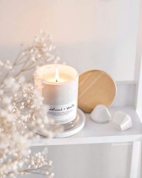 White Candles Aesthetic, Aesthetic Candle Pictures, Candle Obsession, Candle Picture, Candles Photography, Aromatic Candles, Desk Inspiration, Sofa Sofa, Candle Aesthetic