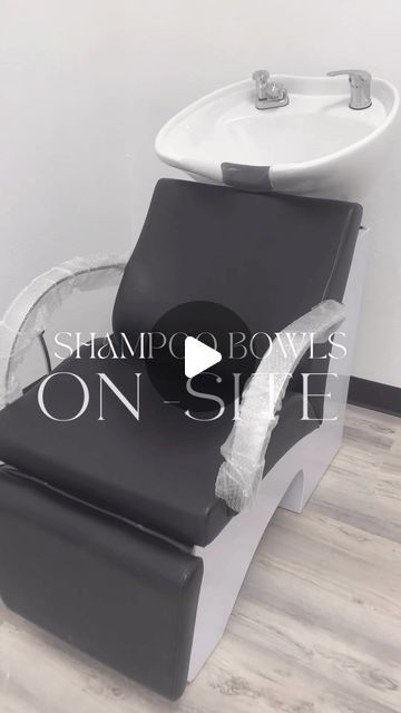 MY SUITE ANGELS ™ studio salon on Instagram: "Shampoo bowls onsite for my hair stylists renting🤞🏼 
#salonsuite #boothrentalsalon #studiosalon #hendersonsalon" Salon Station Decor, Hair Salon Stations, Bowl Chair, Salon Stations, Shampoo Bowls, Hair Salon, Hair Stylist, Hair